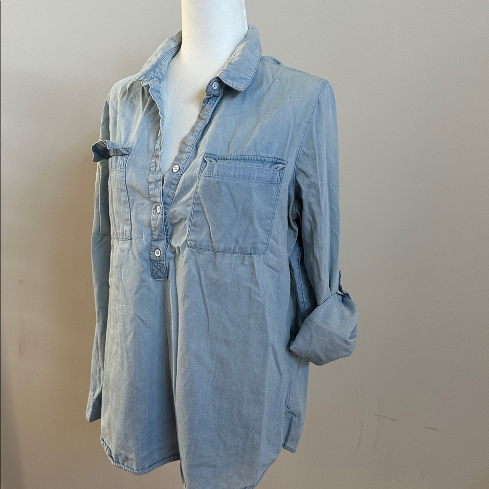 Old Navy Ladies Blouse. Collar Long Sleeve With Option To Roll Up.